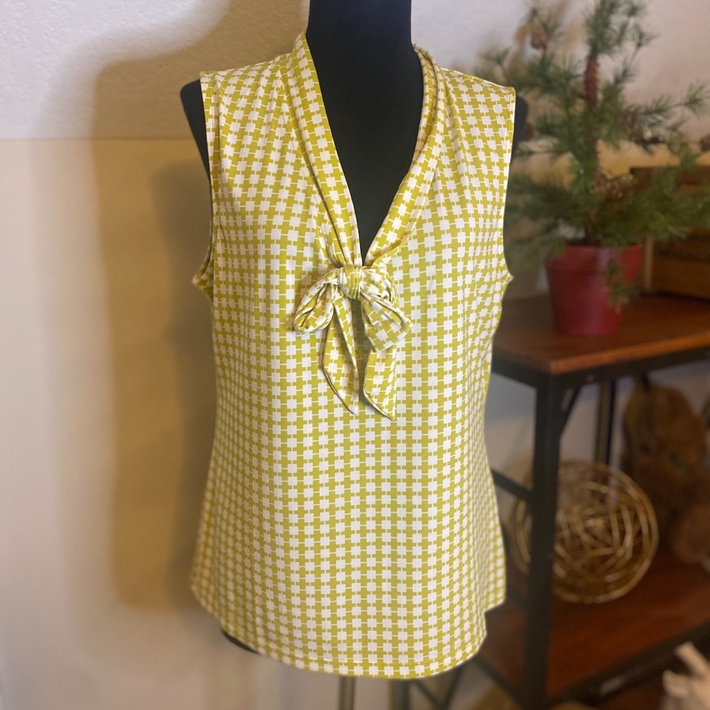 Classy vintage checkered top